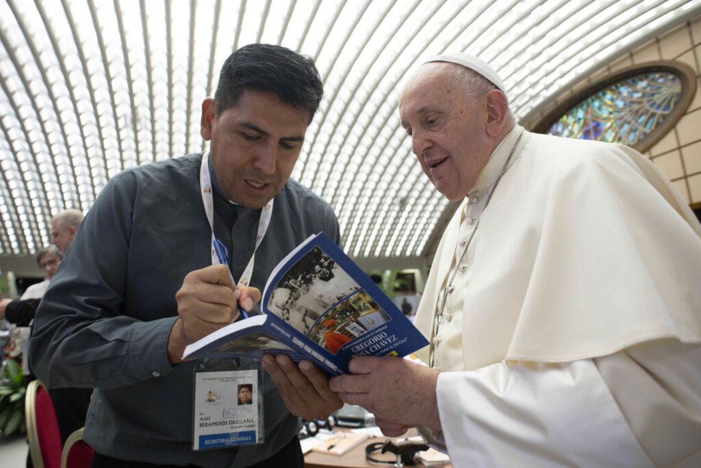 Father Ariel Beramendi sign a book for Pope Francis 